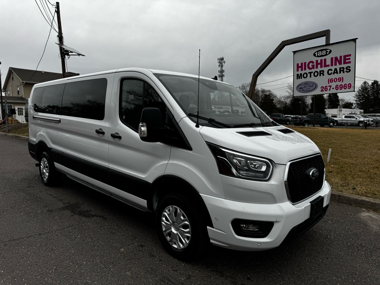 Ford Transit Passenger Wagon T-350 148" Low Roof XLT RWD 2023