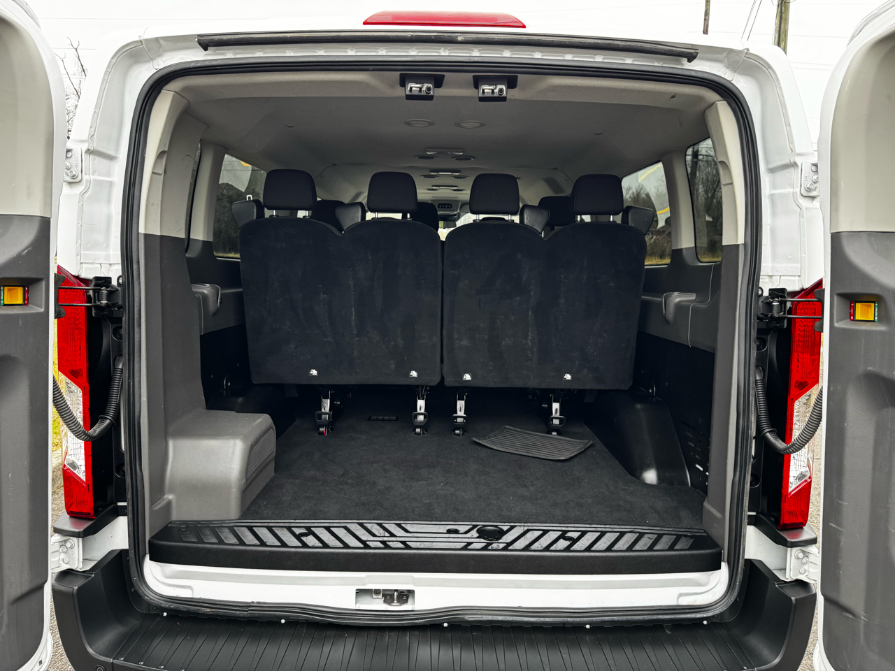 Ford Transit Passenger Wagon T-350 148" Low Roof XLT RWD 2023