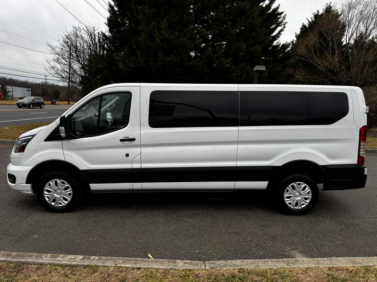 Ford Transit Passenger Wagon T-350 148" Low Roof XLT RWD 2023