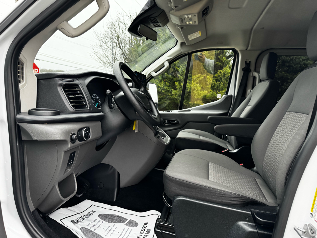 Ford Transit Passenger Wagon T-350 148" Low Roof XLT RWD 2023