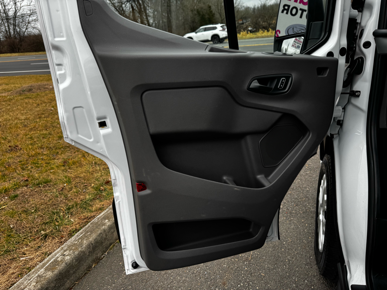 Ford Transit Passenger Wagon T-350 148" Low Roof XLT RWD 2023