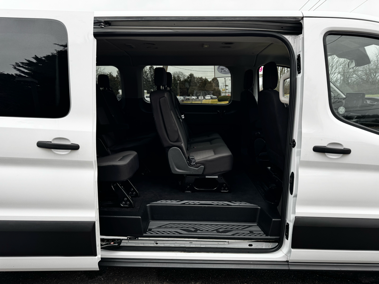 Ford Transit Passenger Wagon T-350 148" Low Roof XLT RWD 2023