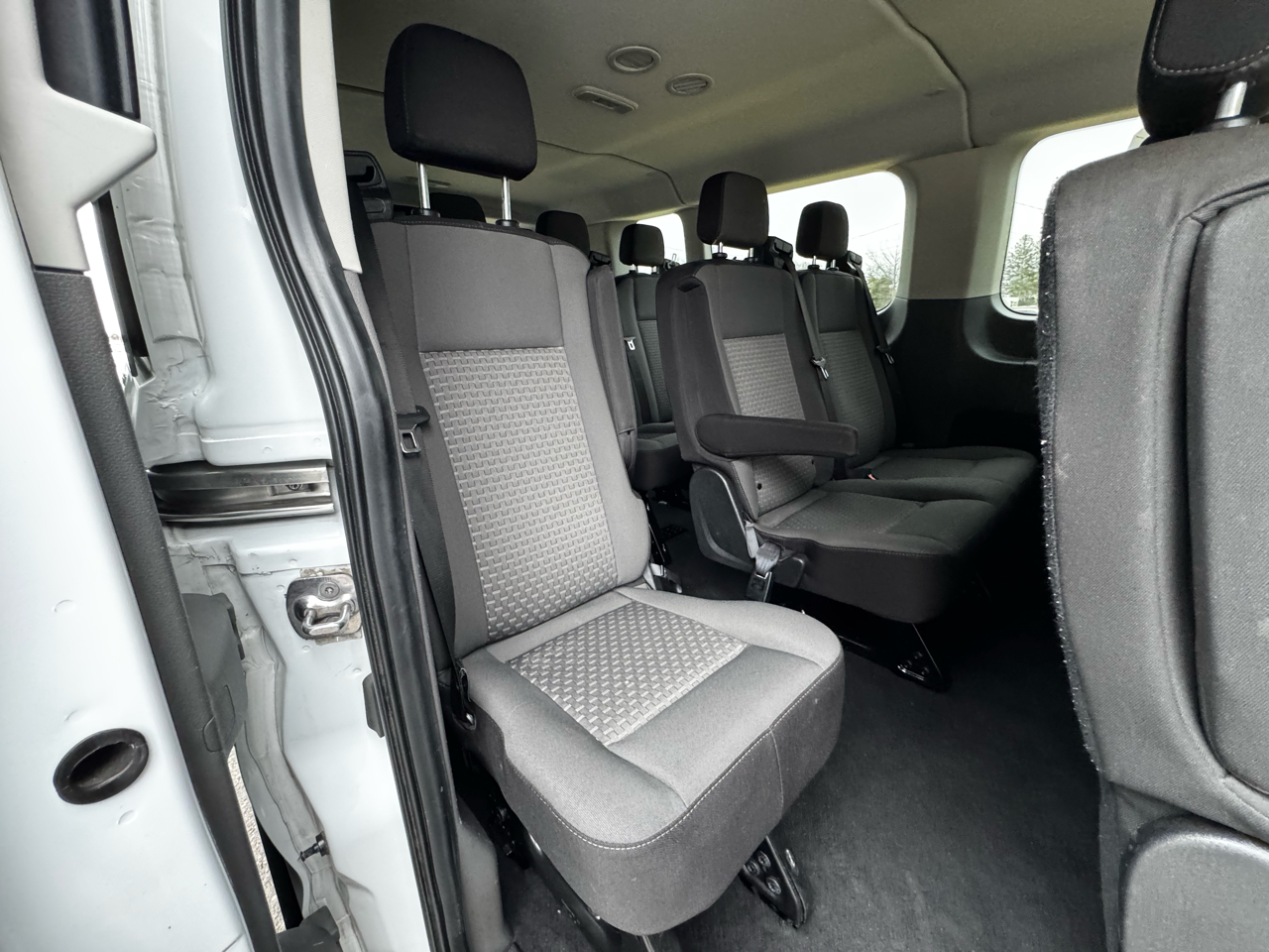 Ford Transit Passenger Wagon T-350 148" Low Roof XLT RWD 2023