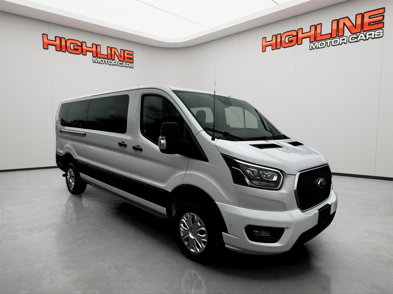 Ford Transit Passenger Wagon T-350 148" Low Roof XLT RWD 2023