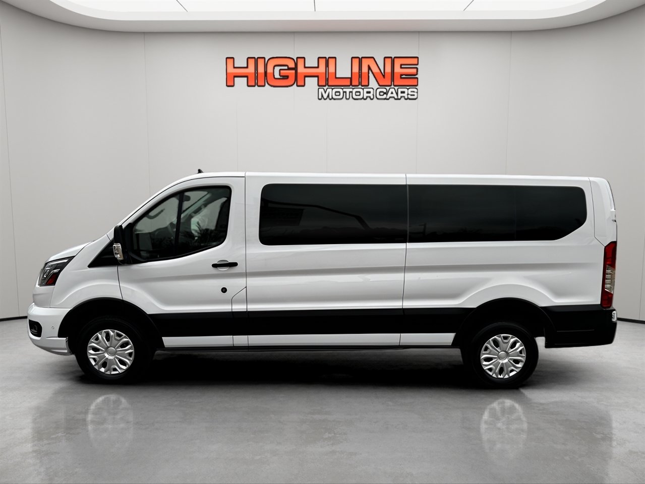 Ford Transit Passenger Wagon T-350 148" Low Roof XLT RWD 2023