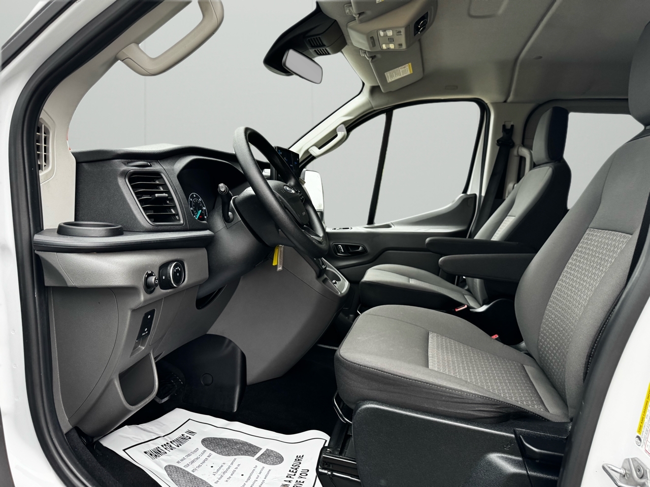 Ford Transit Passenger Wagon T-350 148" Low Roof XLT RWD 2023