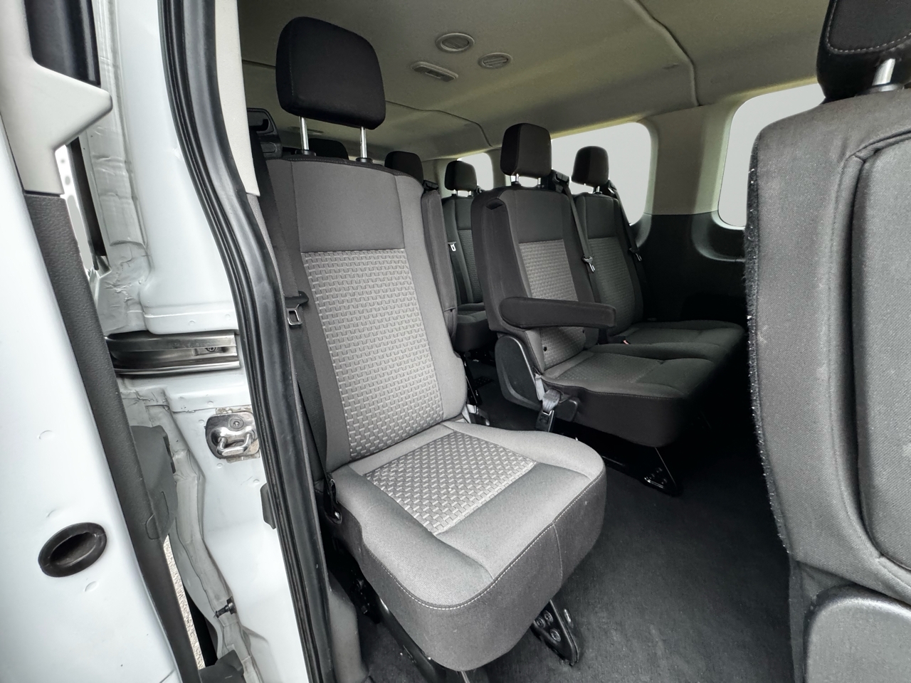 Ford Transit Passenger Wagon T-350 148" Low Roof XLT RWD 2023