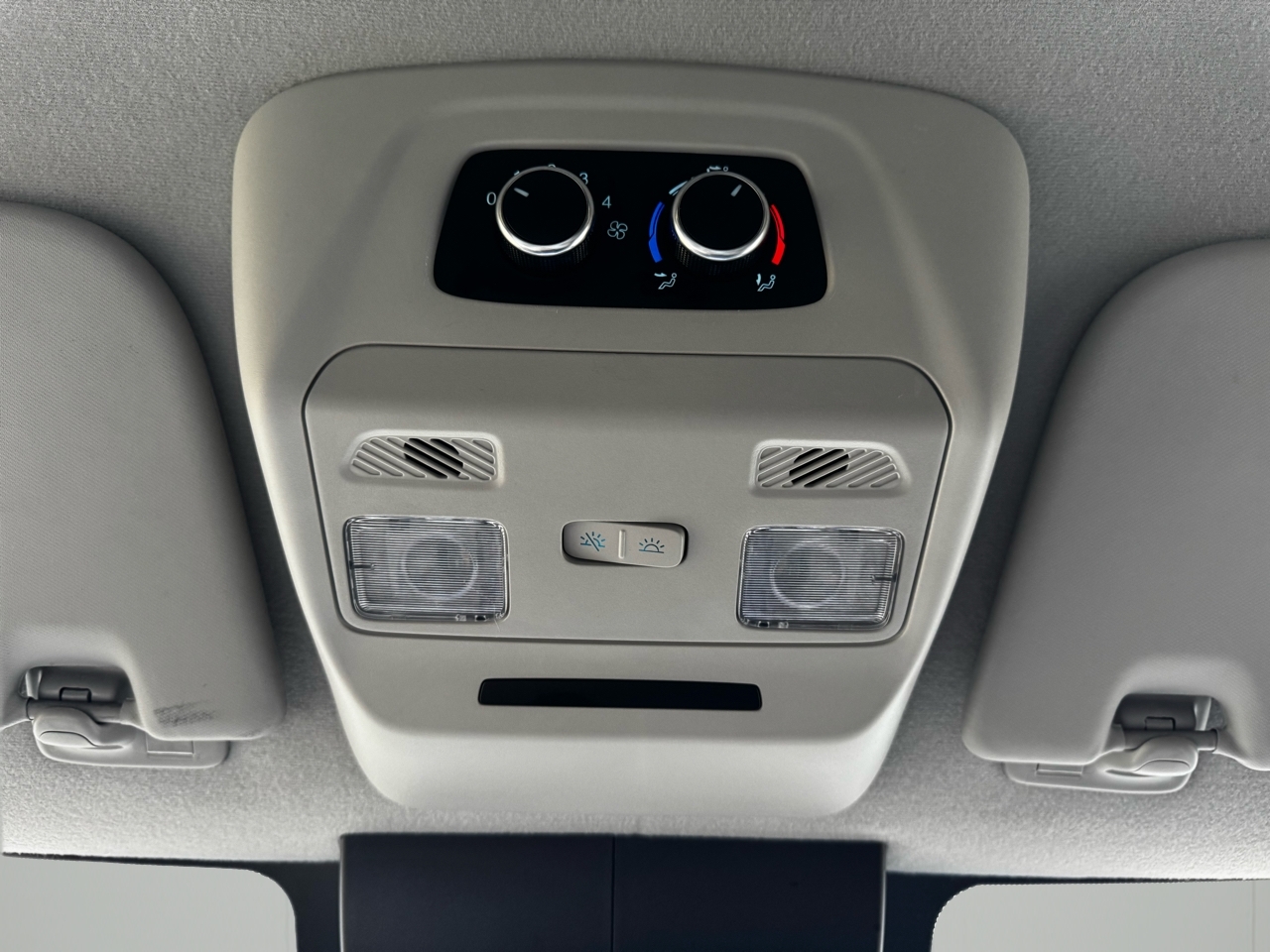 Ford Transit Passenger Wagon T-350 148" Low Roof XLT RWD 2023