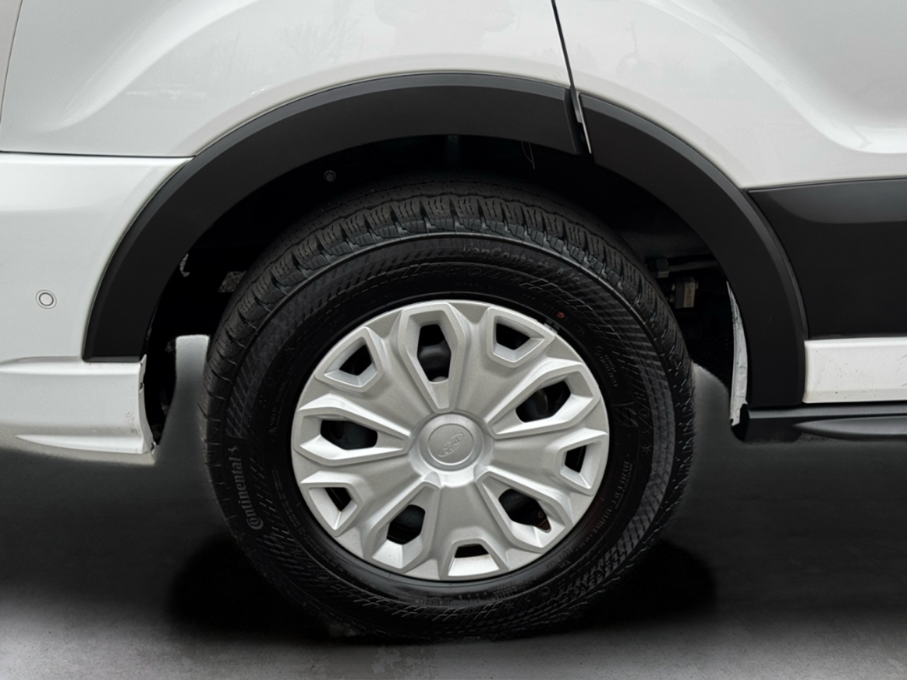 Ford Transit Passenger Wagon T-350 148" Low Roof XLT RWD 2023