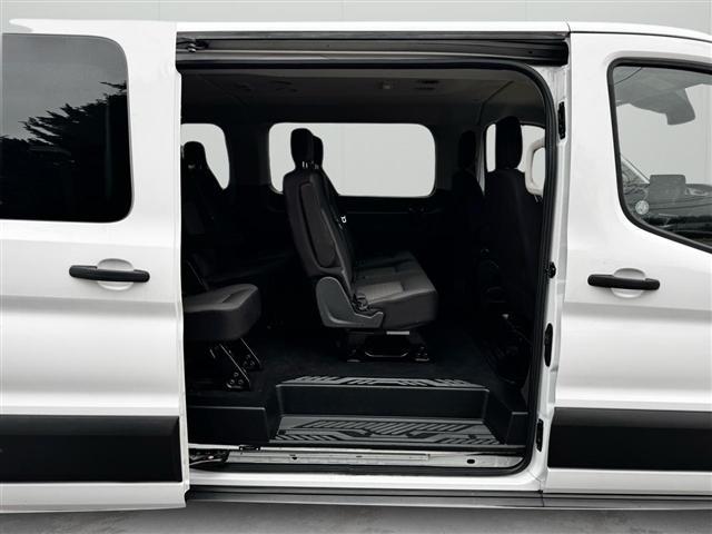 Ford Transit Passenger Wagon T-350 148" Low Roof XLT RWD 2023