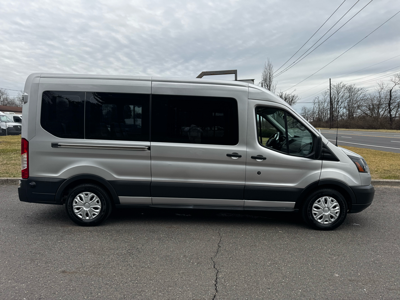 Ford Transit Passenger Wagon T-350 148" Med Roof XLT Sliding RH Dr 2018