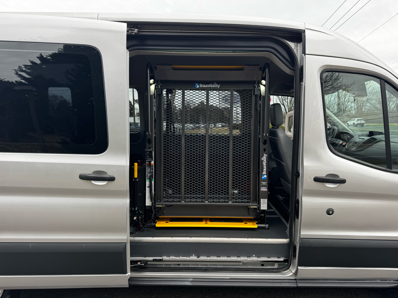 Ford Transit Passenger Wagon T-350 148" Med Roof XLT Sliding RH Dr 2018