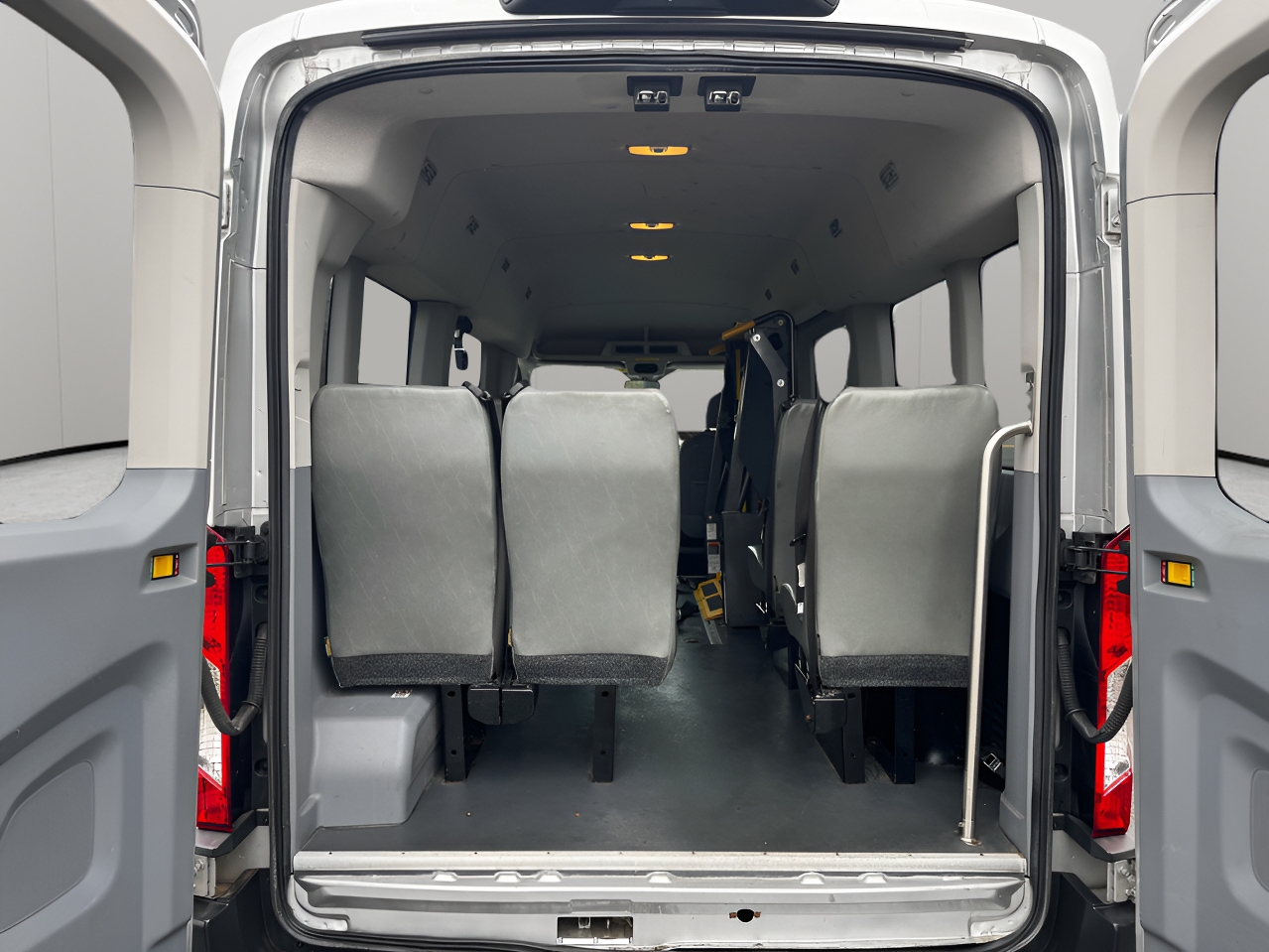 Ford Transit Passenger Wagon T-350 148" Med Roof XLT Sliding RH Dr 2018