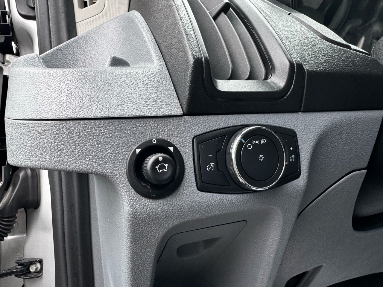 Ford Transit Passenger Wagon T-350 148" Med Roof XLT Sliding RH Dr 2018