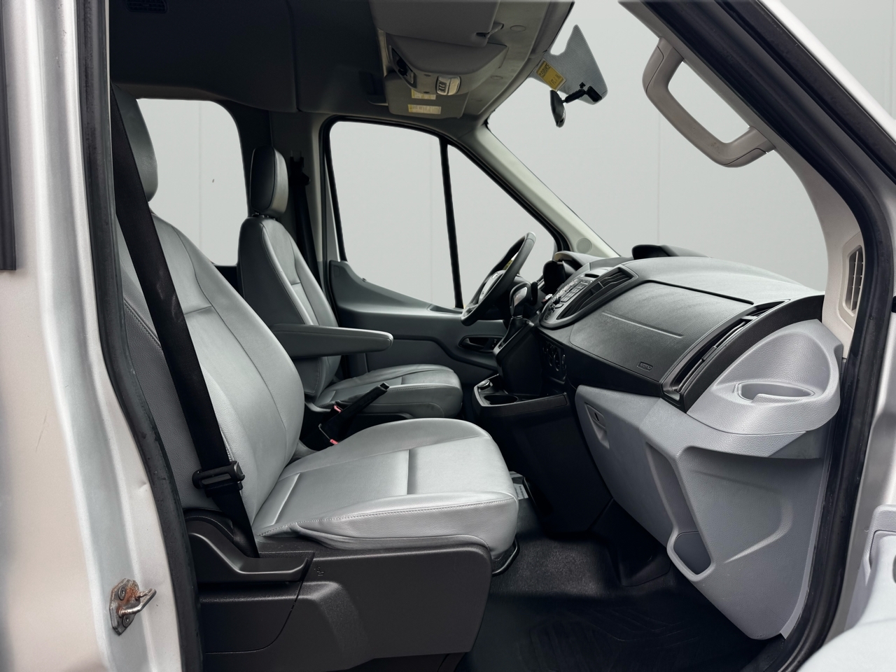 Ford Transit Passenger Wagon T-350 148" Med Roof XLT Sliding RH Dr 2018