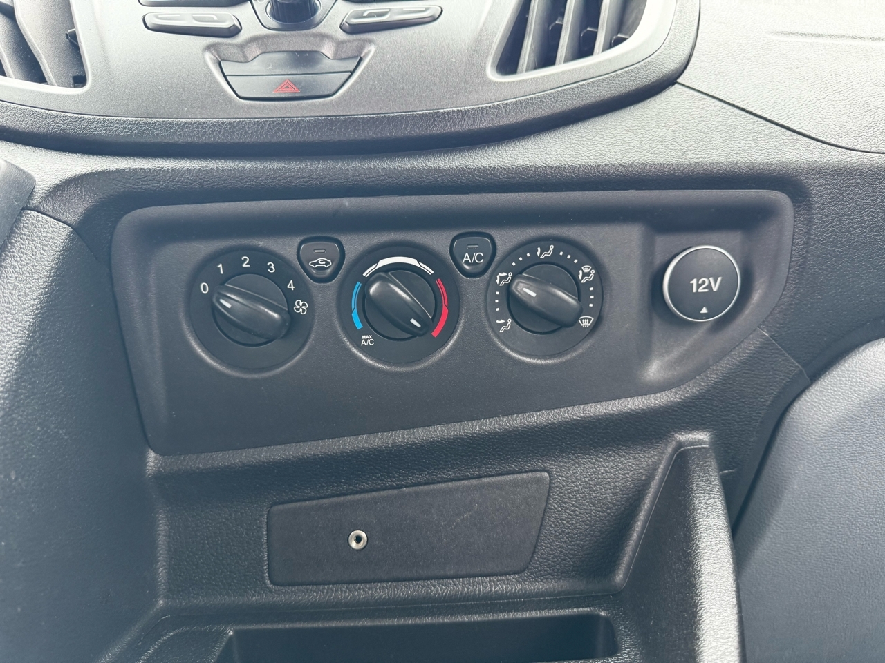 Ford Transit Passenger Wagon T-350 148" Med Roof XLT Sliding RH Dr 2018