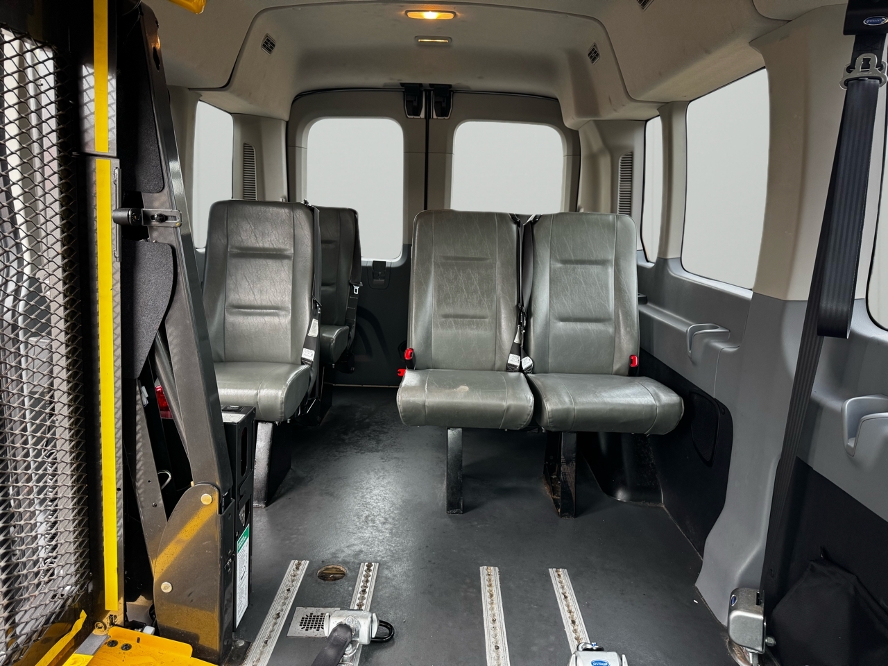 Ford Transit Passenger Wagon T-350 148" Med Roof XLT Sliding RH Dr 2018