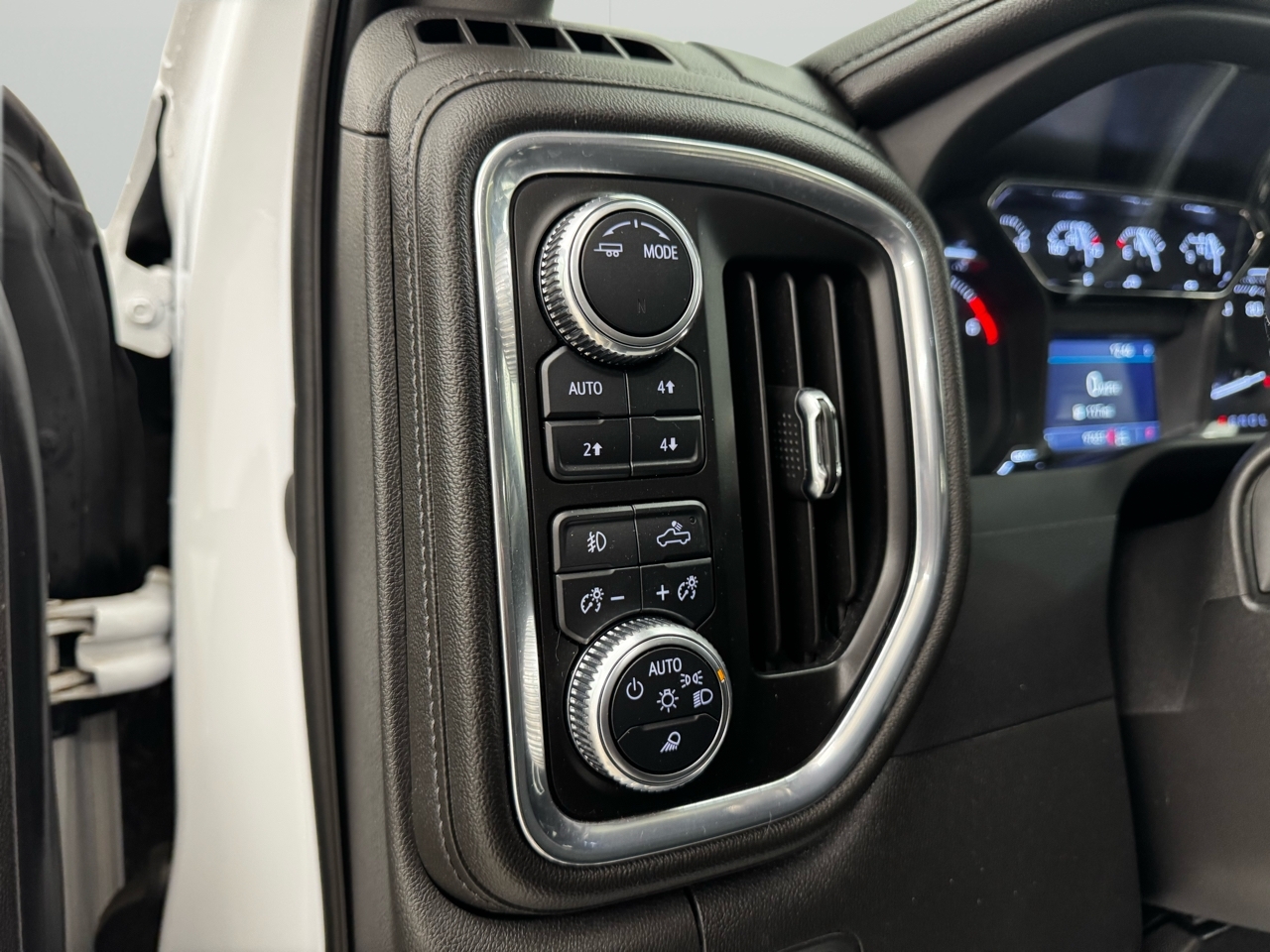 GMC Sierra 1500 Limited 4WD Crew Cab 147" SLT 2022