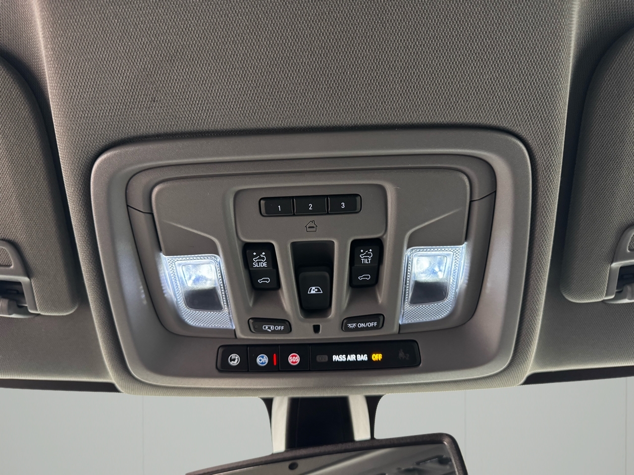 GMC Sierra 1500 Limited 4WD Crew Cab 147" SLT 2022