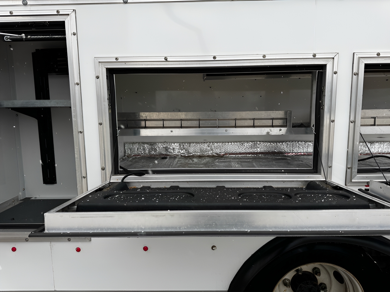 Chevrolet 4500 HG LCF Gas 2WD Reg Cab 109" 2024