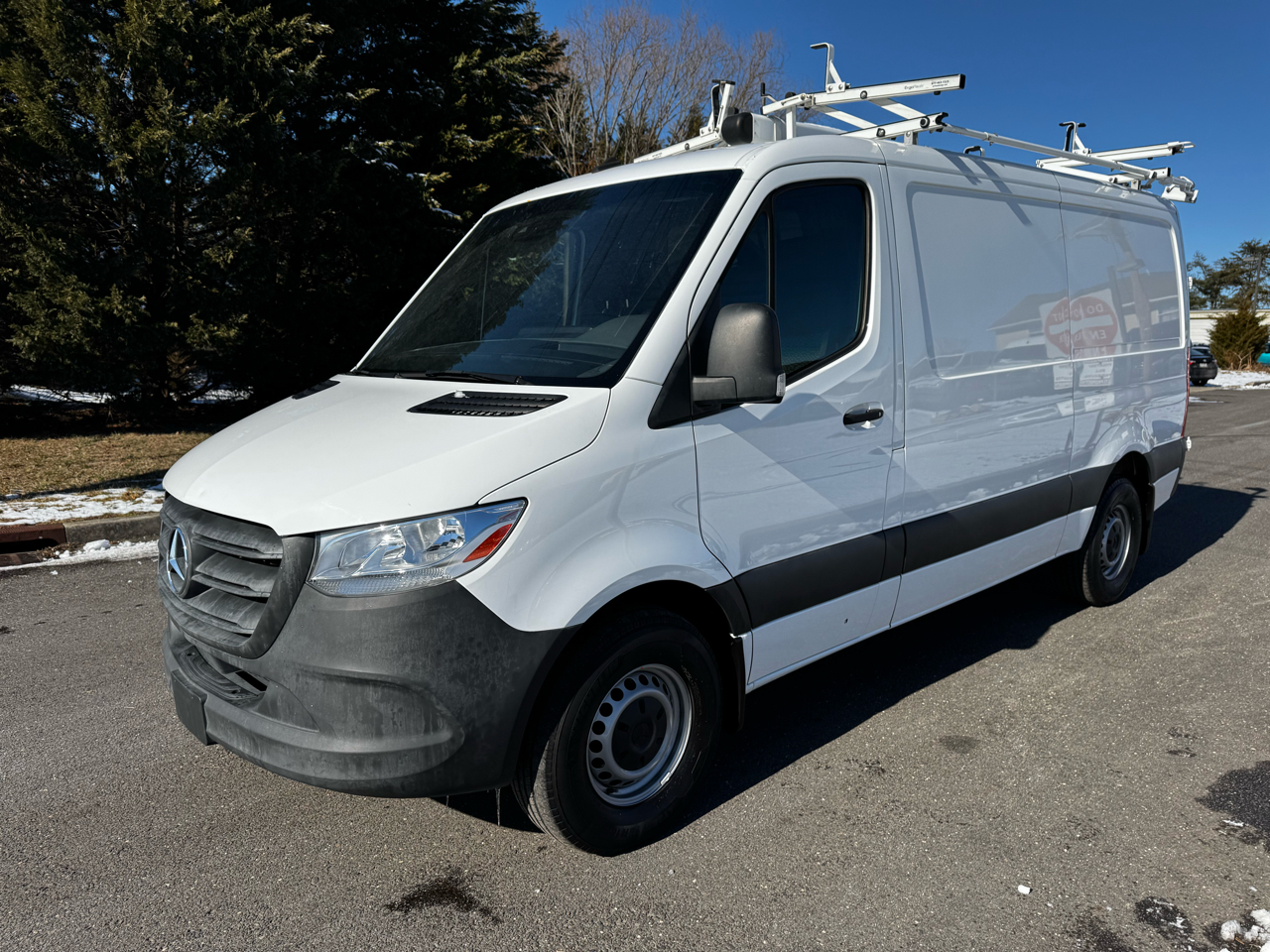 Mercedes-Benz Sprinter Cargo Van 1500 Standard Roof I4 144" RWD 2021