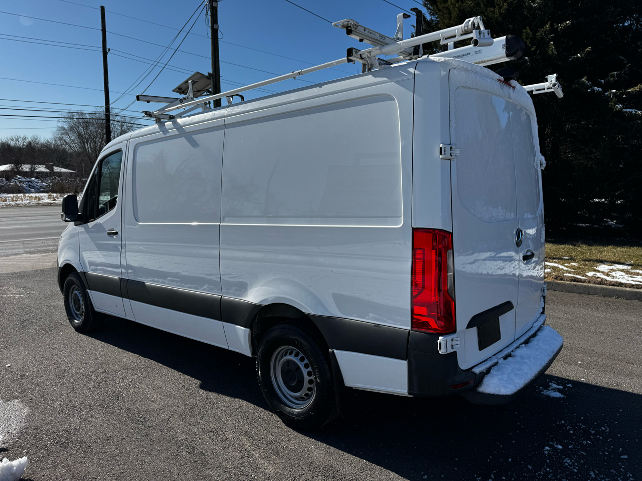 Mercedes-Benz Sprinter Cargo Van 1500 Standard Roof I4 144" RWD 2021