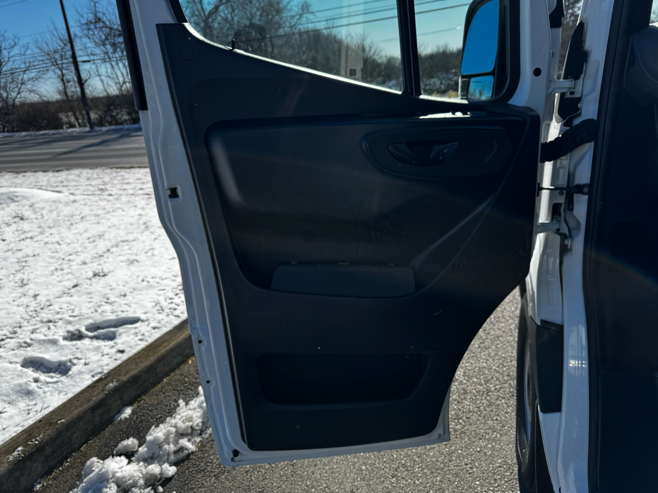 Mercedes-Benz Sprinter Cargo Van 1500 Standard Roof I4 144" RWD 2021