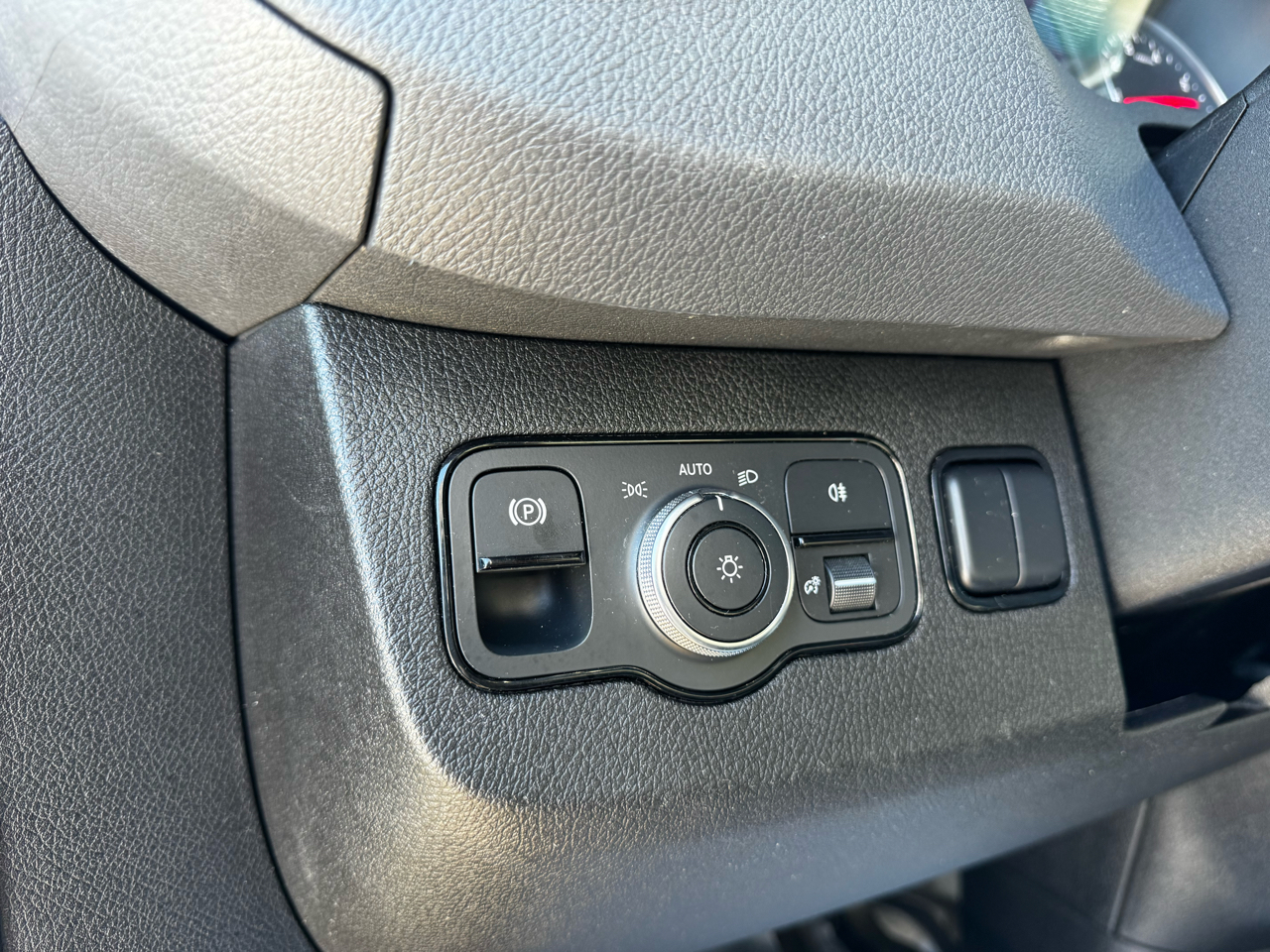 Mercedes-Benz Sprinter Cargo Van 1500 Standard Roof I4 144" RWD 2021