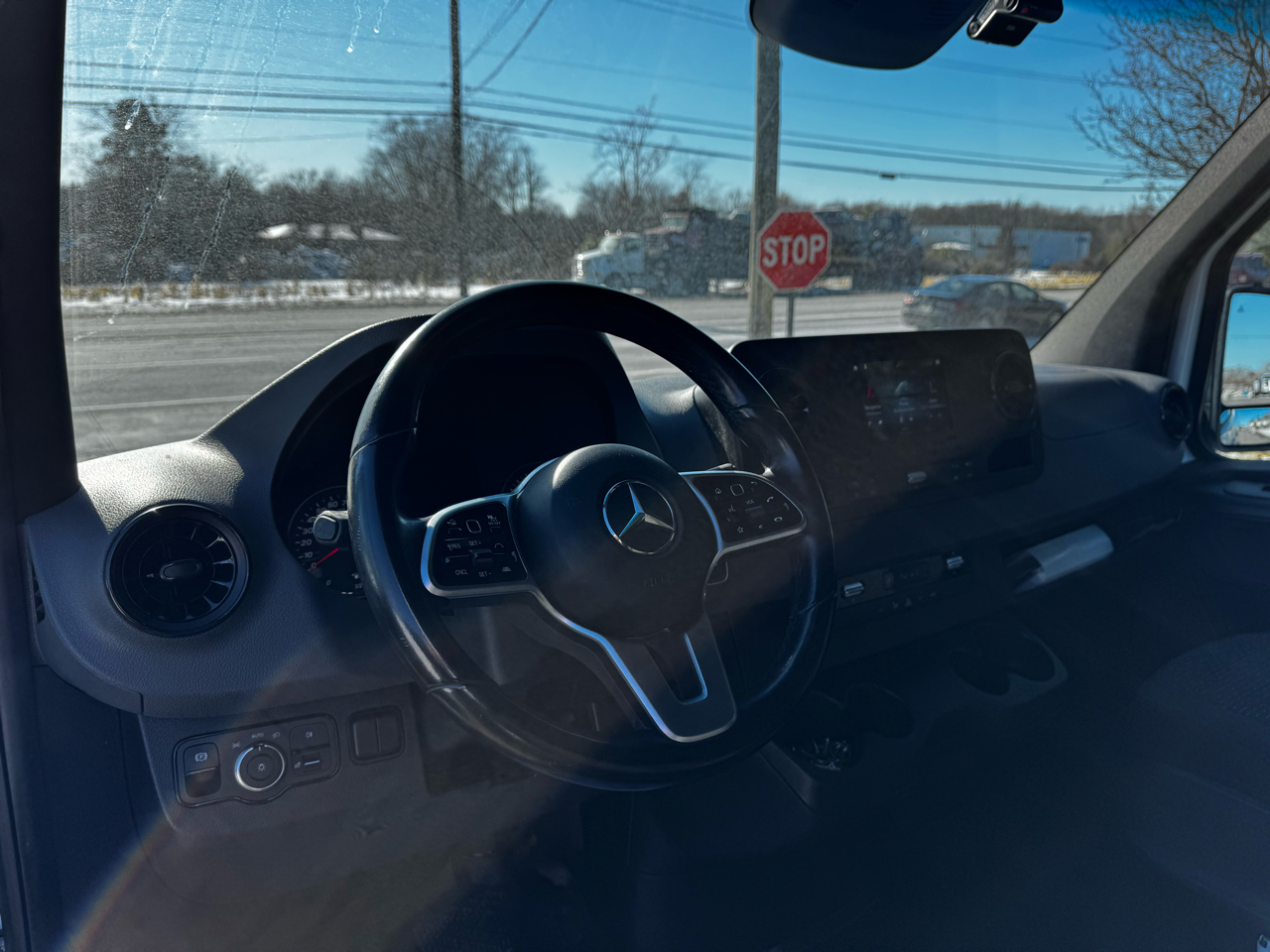 Mercedes-Benz Sprinter Cargo Van 1500 Standard Roof I4 144" RWD 2021