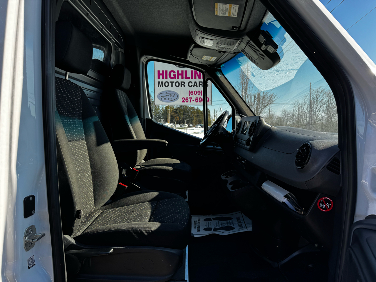 Mercedes-Benz Sprinter Cargo Van 1500 Standard Roof I4 144" RWD 2021