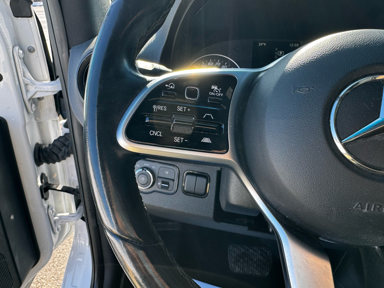 Mercedes-Benz Sprinter Cargo Van 1500 Standard Roof I4 144" RWD 2021