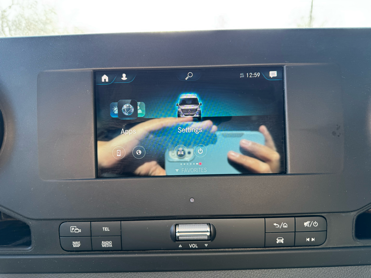 Mercedes-Benz Sprinter Cargo Van 1500 Standard Roof I4 144" RWD 2021