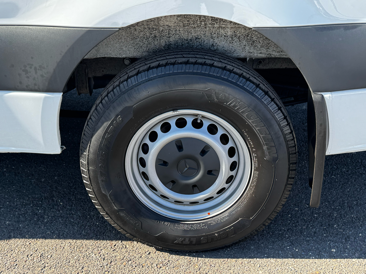 Mercedes-Benz Sprinter Cargo Van 1500 Standard Roof I4 144" RWD 2021