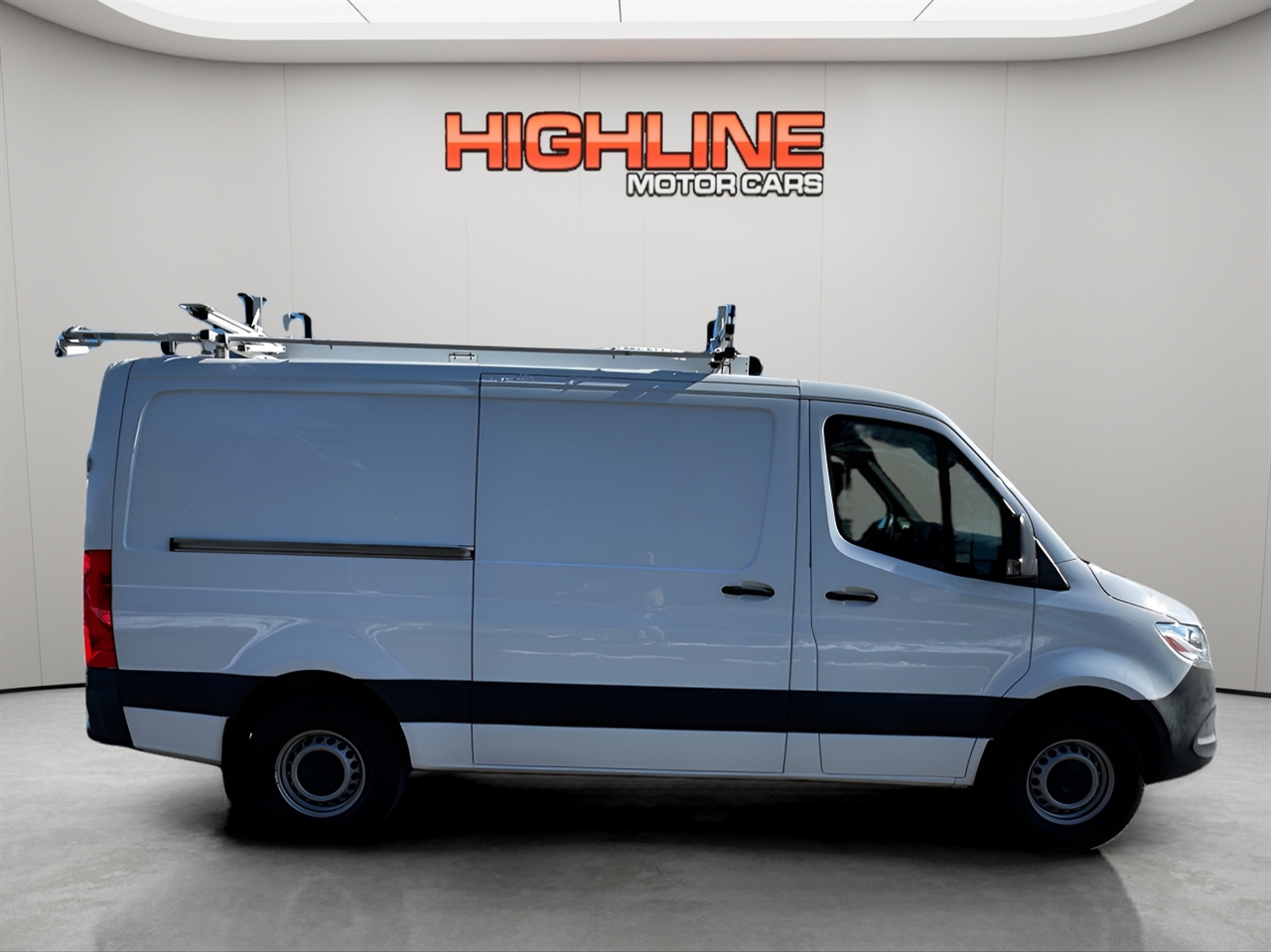 Mercedes-Benz Sprinter Cargo Van 1500 Standard Roof I4 144" RWD 2021