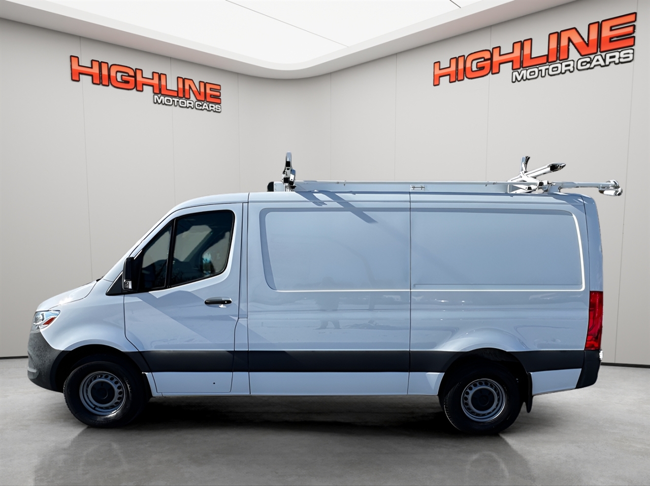 Mercedes-Benz Sprinter Cargo Van 1500 Standard Roof I4 144" RWD 2021