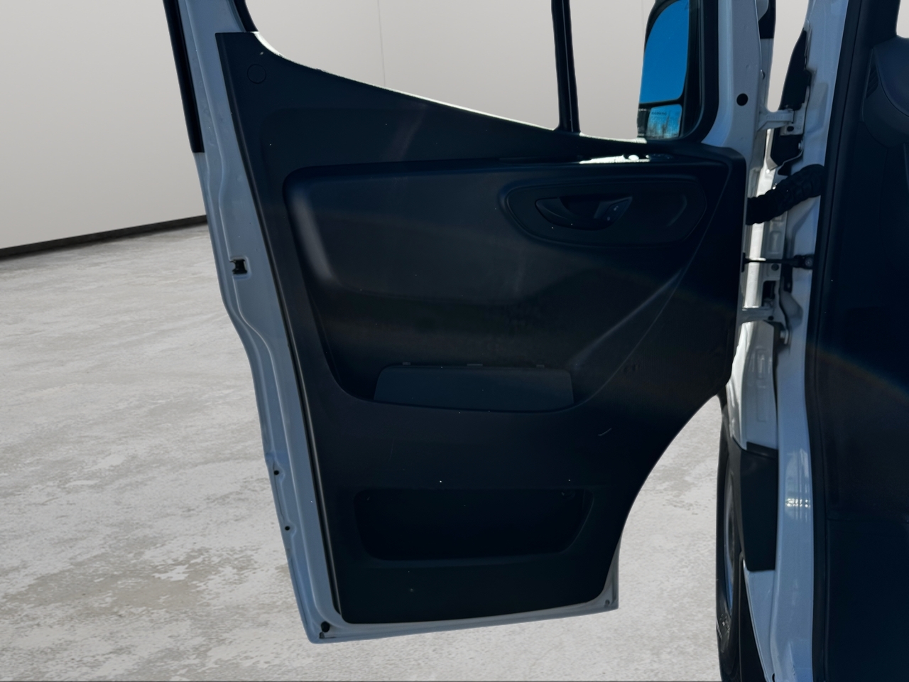 Mercedes-Benz Sprinter Cargo Van 1500 Standard Roof I4 144" RWD 2021