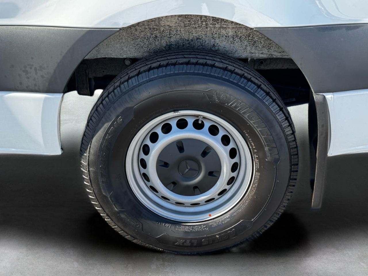 Mercedes-Benz Sprinter Cargo Van 1500 Standard Roof I4 144" RWD 2021