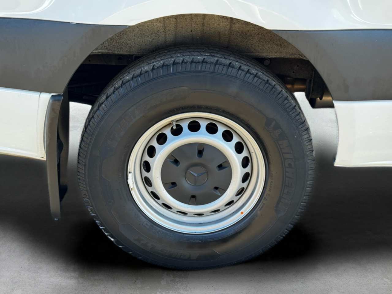 Mercedes-Benz Sprinter Cargo Van 1500 Standard Roof I4 144" RWD 2021