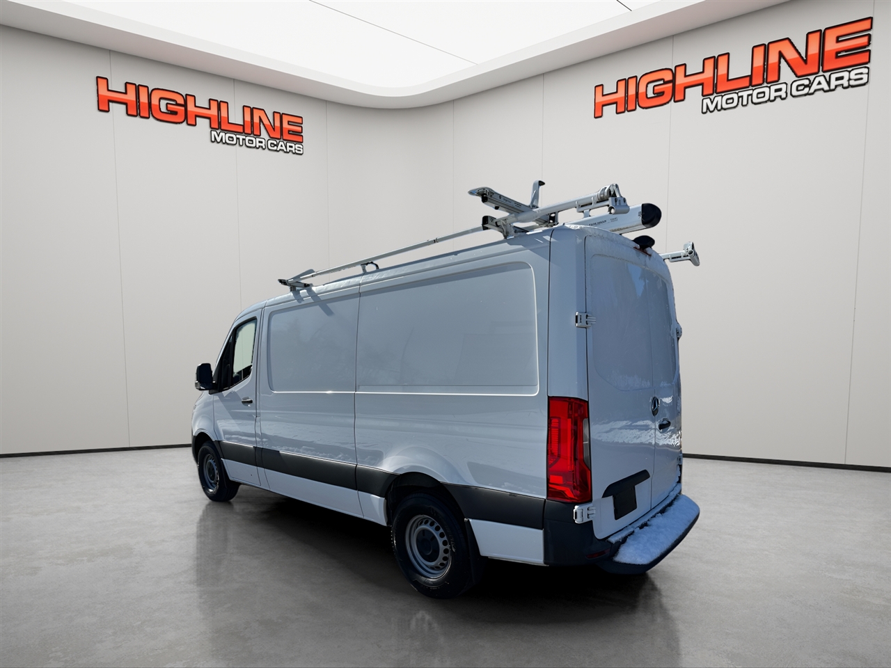 Mercedes-Benz Sprinter Cargo Van 1500 Standard Roof I4 144" RWD 2021