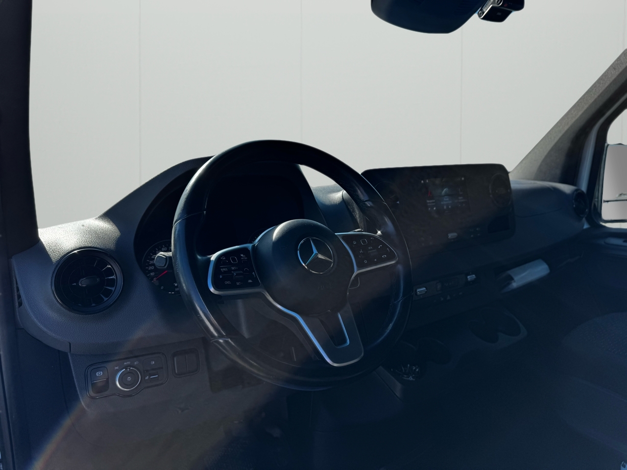 Mercedes-Benz Sprinter Cargo Van 1500 Standard Roof I4 144" RWD 2021