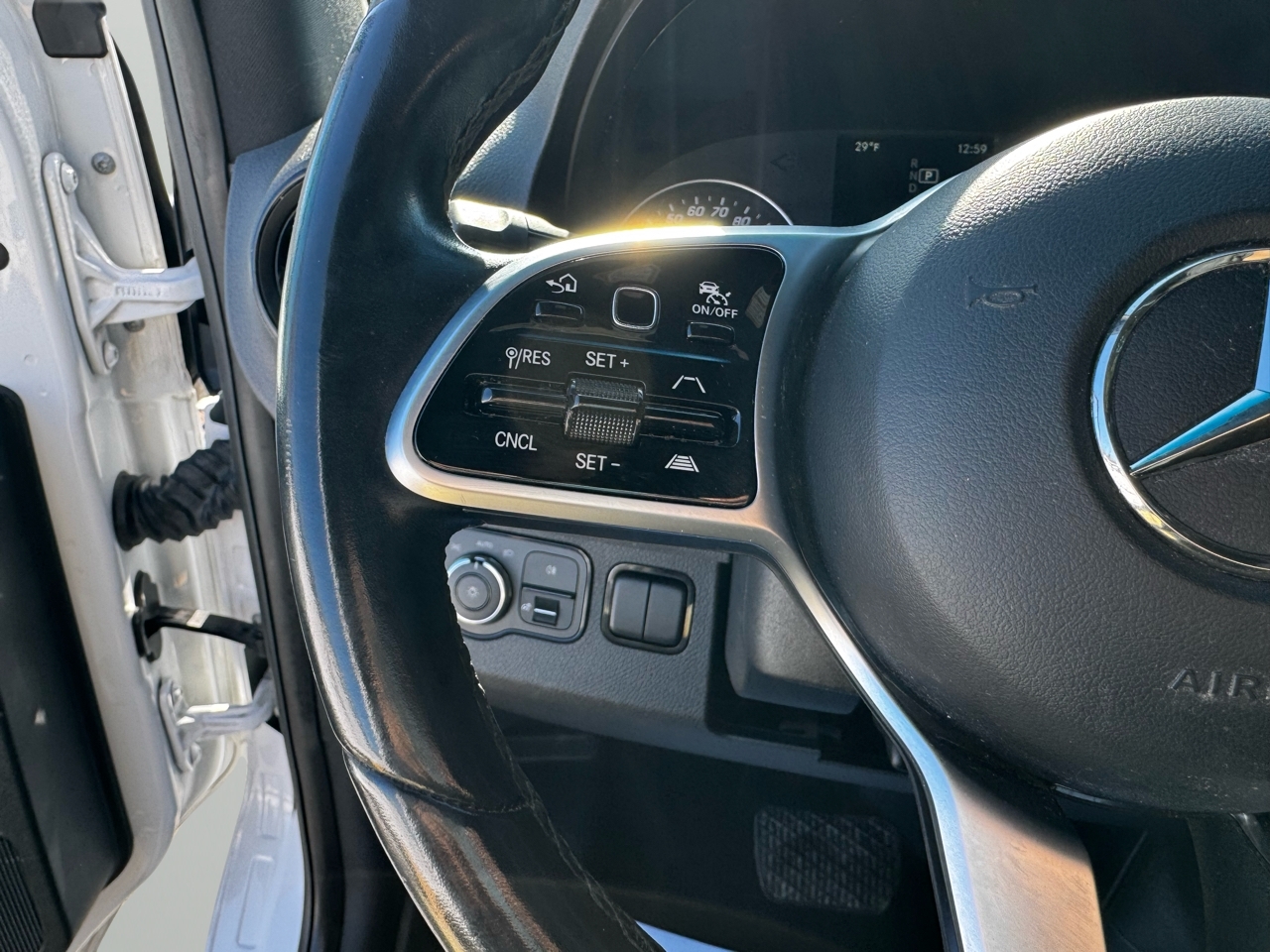 Mercedes-Benz Sprinter Cargo Van 1500 Standard Roof I4 144" RWD 2021