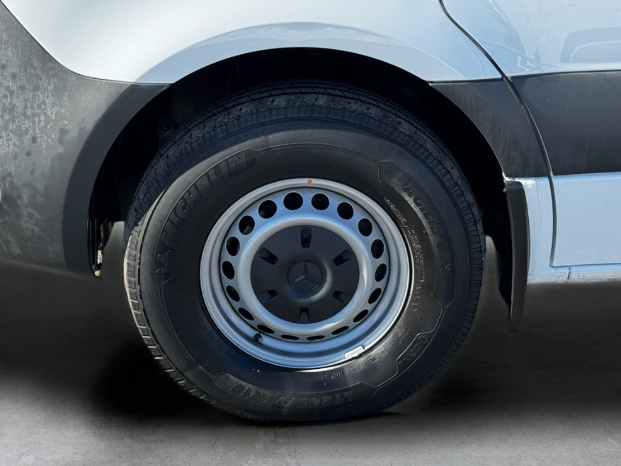 Mercedes-Benz Sprinter Cargo Van 1500 Standard Roof I4 144" RWD 2021