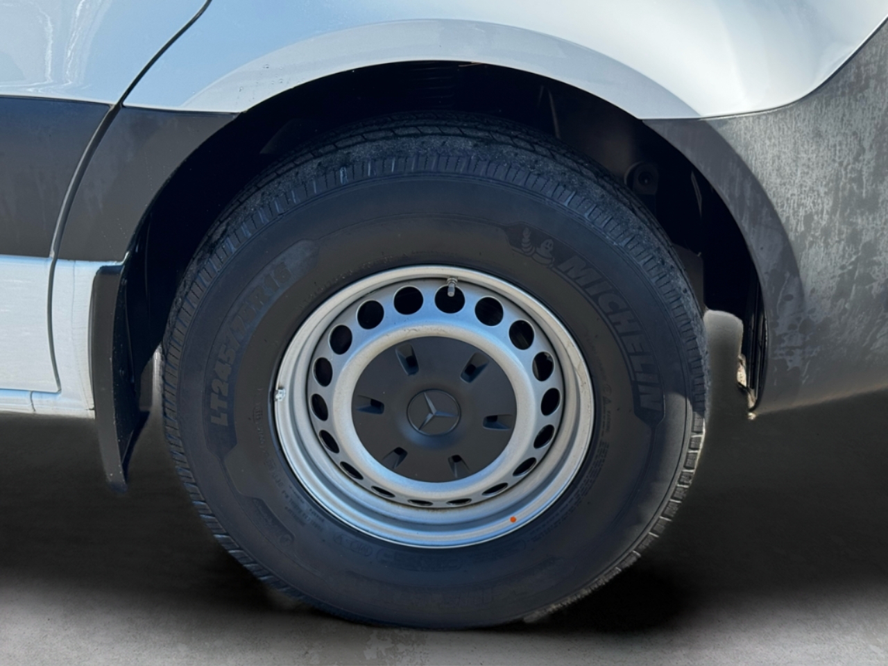 Mercedes-Benz Sprinter Cargo Van 1500 Standard Roof I4 144" RWD 2021