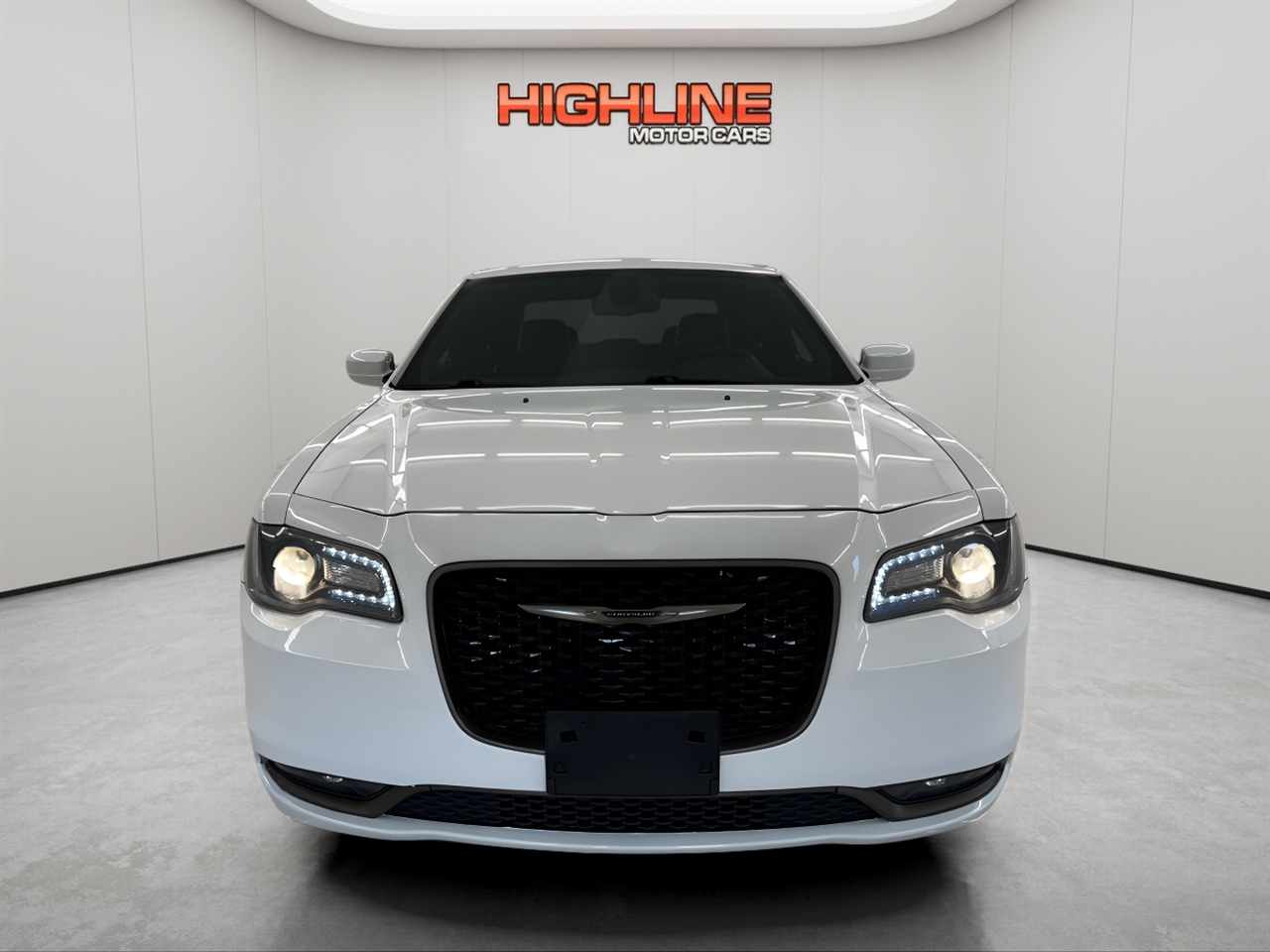 Chrysler 300 4dr Sdn 300S Alloy Edition RWD 2016