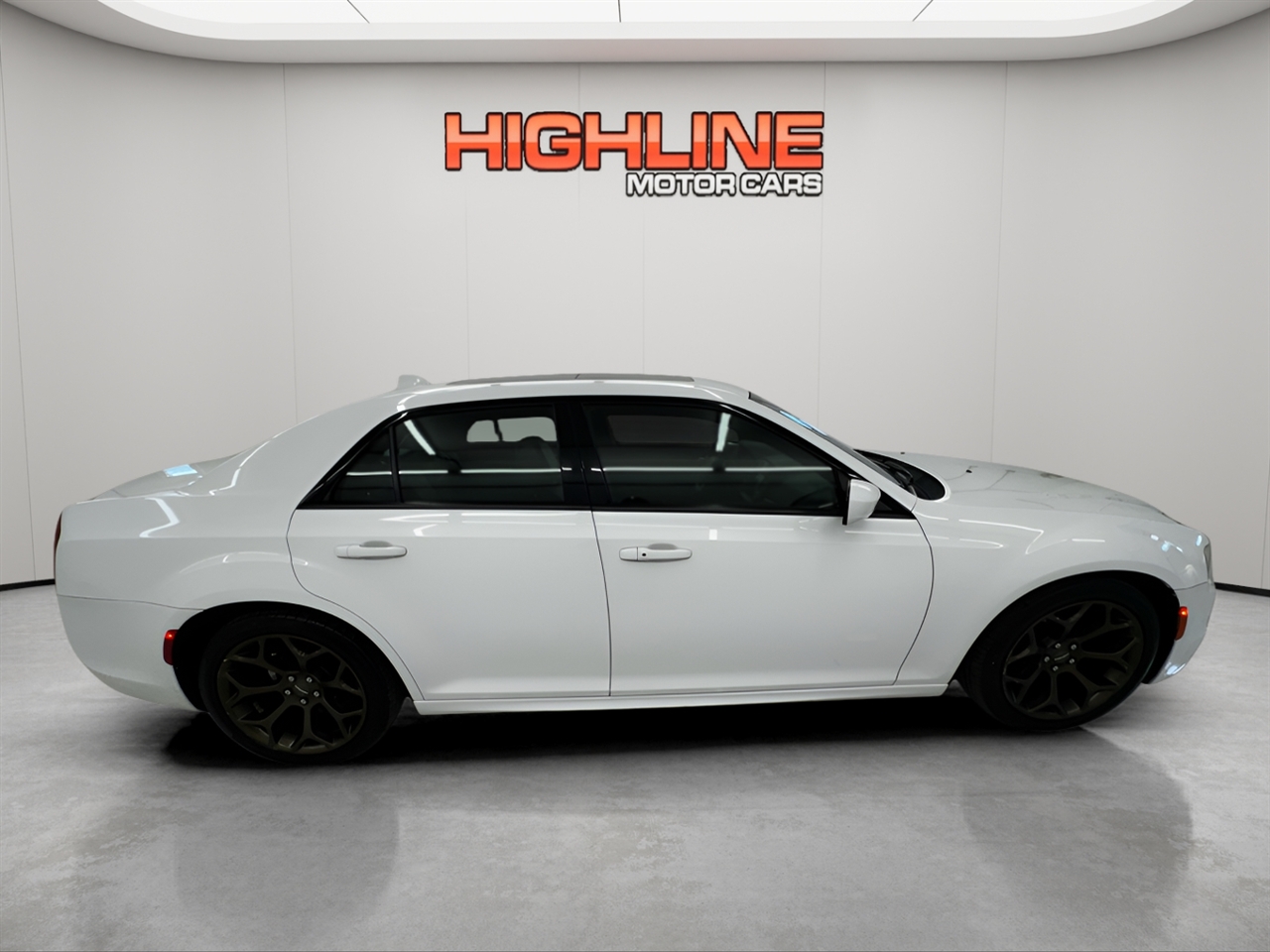 Chrysler 300 4dr Sdn 300S Alloy Edition RWD 2016