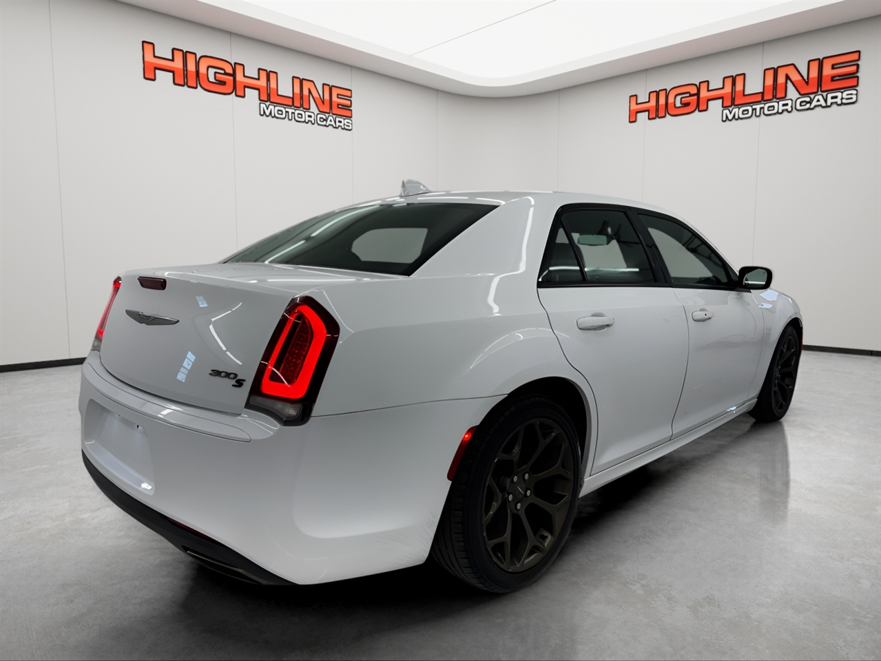 Chrysler 300 4dr Sdn 300S Alloy Edition RWD 2016