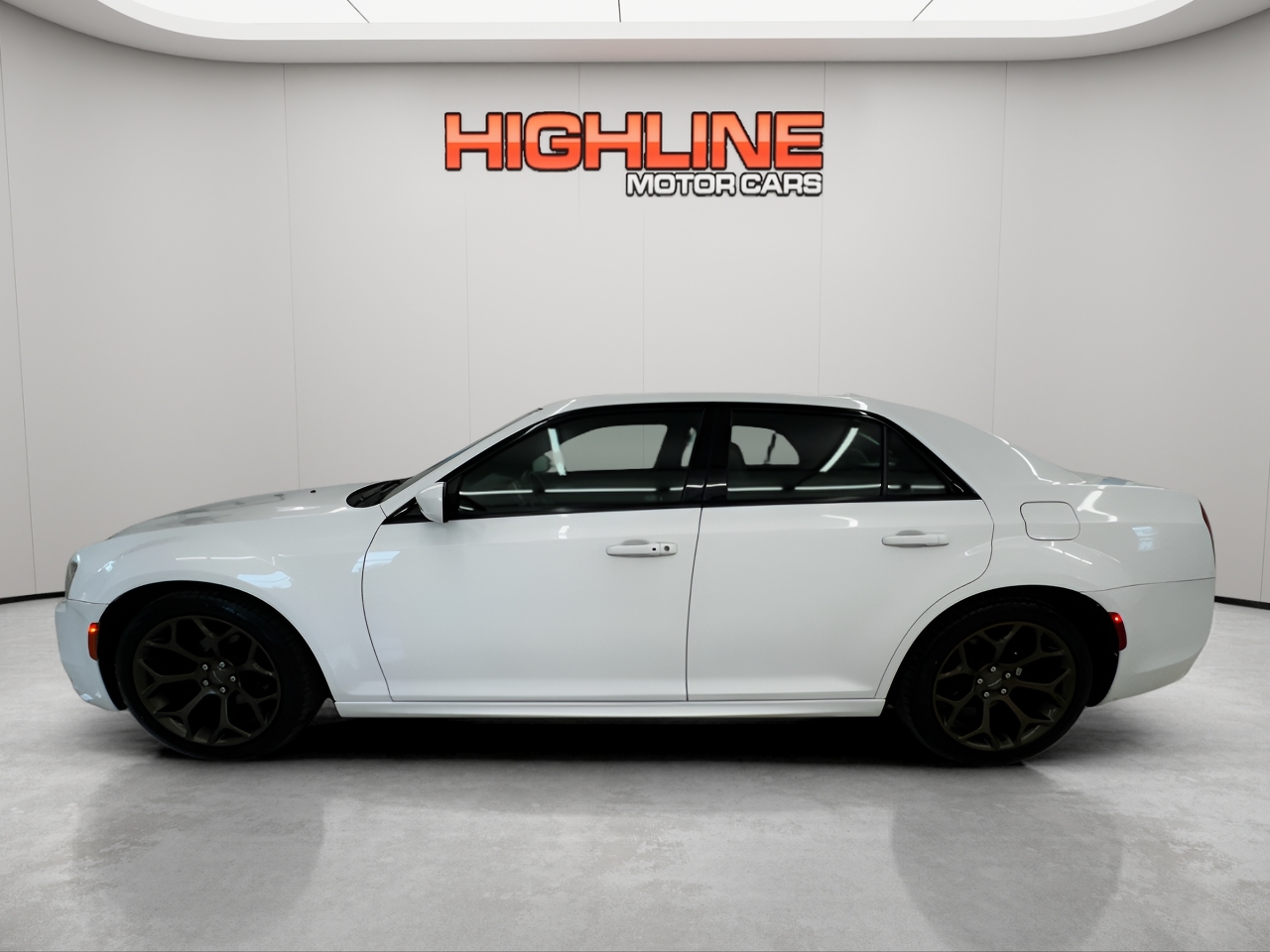 Chrysler 300 4dr Sdn 300S Alloy Edition RWD 2016