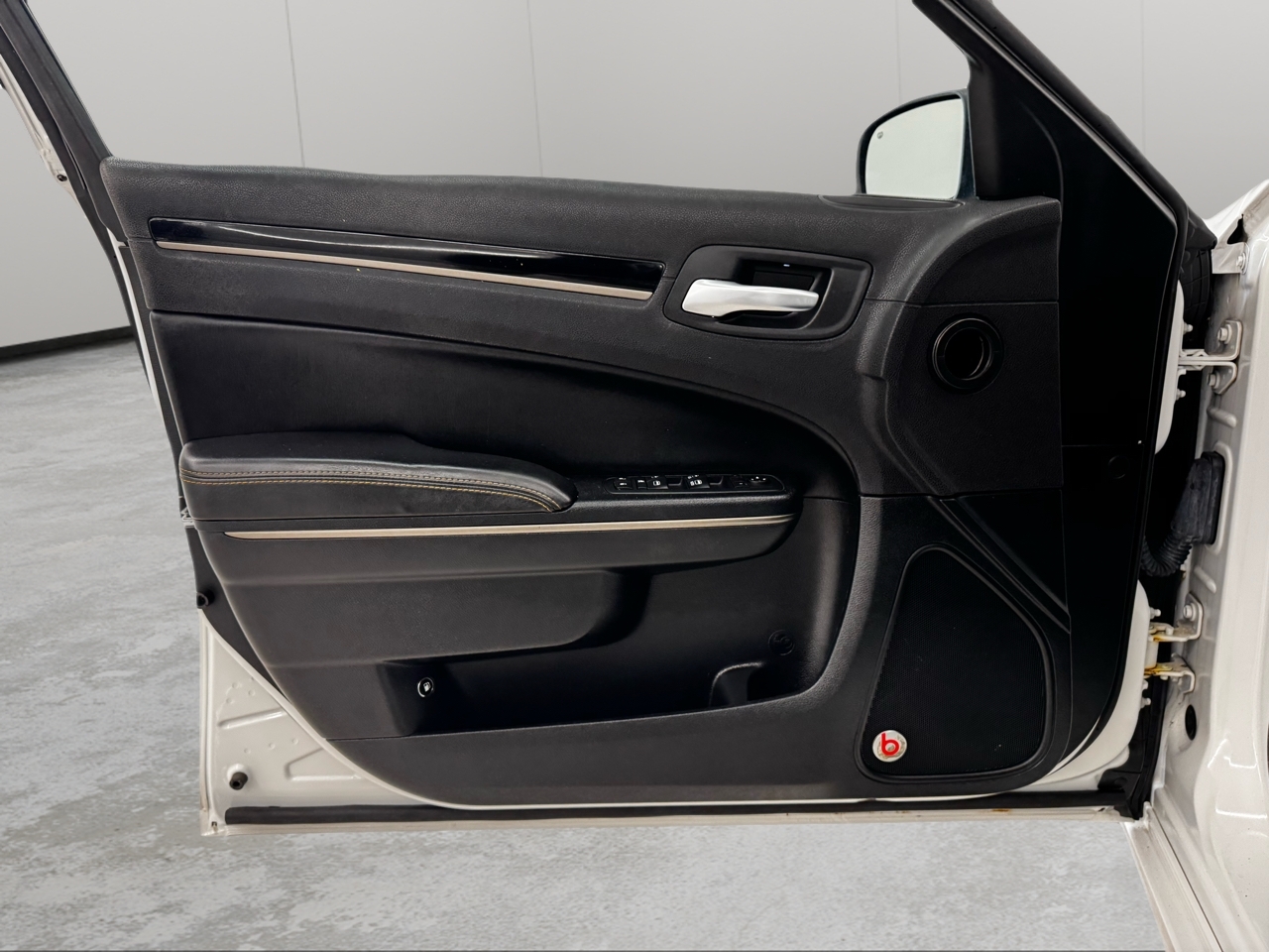 Chrysler 300 4dr Sdn 300S Alloy Edition RWD 2016