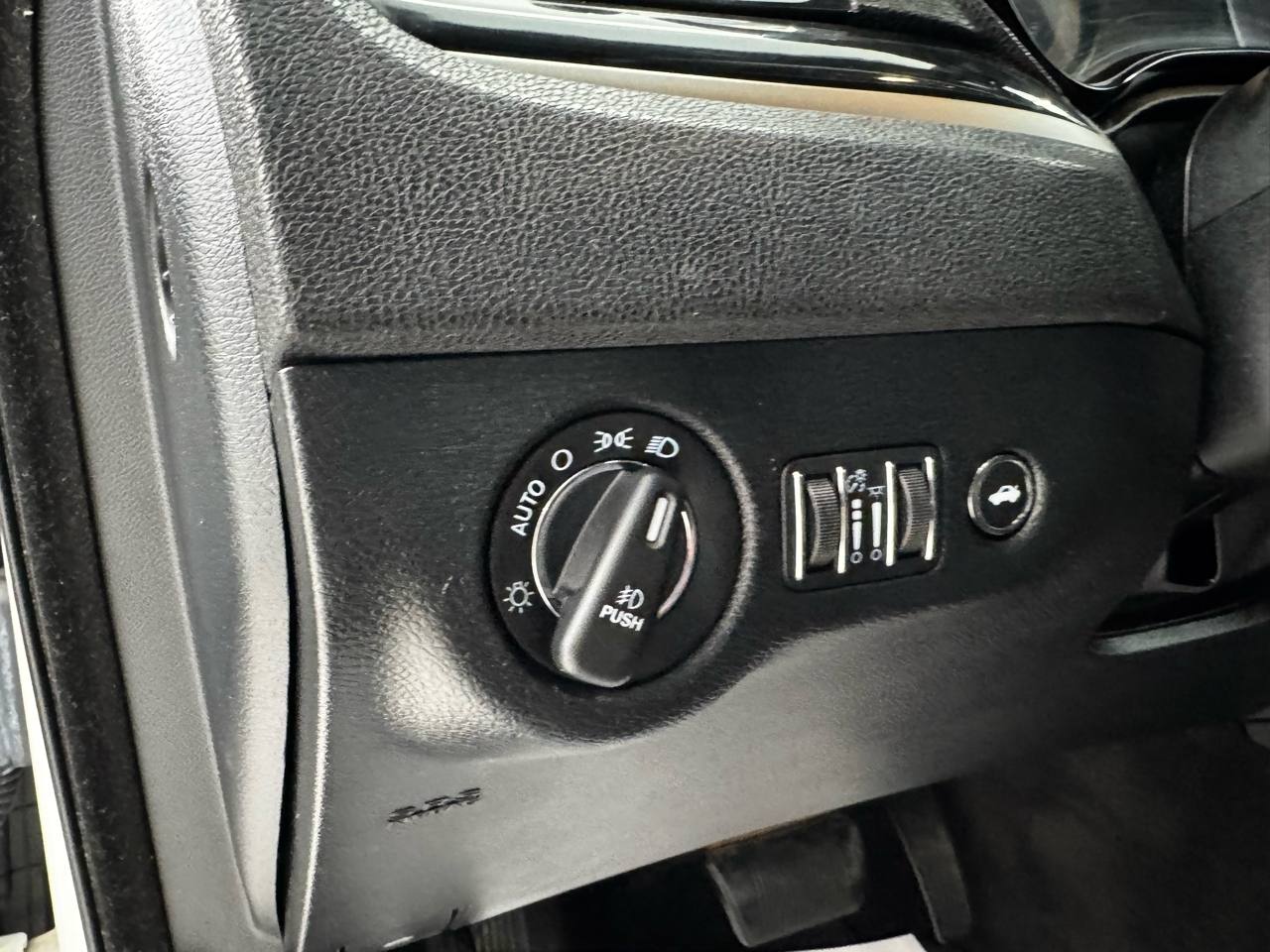 Chrysler 300 4dr Sdn 300S Alloy Edition RWD 2016