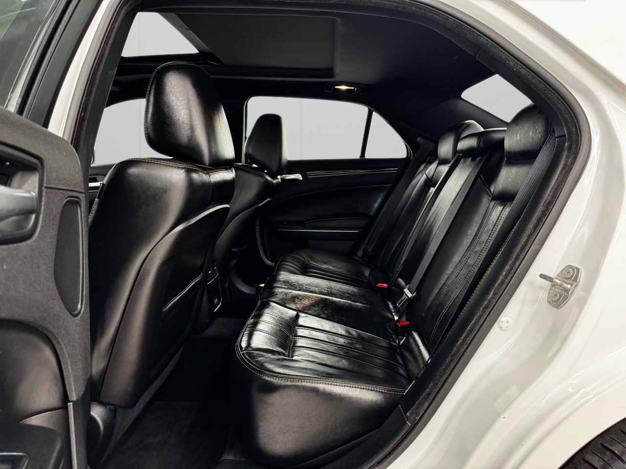 Chrysler 300 4dr Sdn 300S Alloy Edition RWD 2016